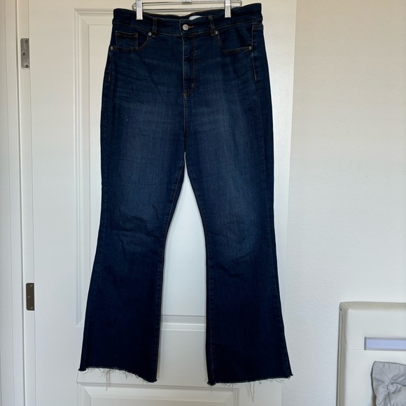 LOFT Slim Flare Denim Jeans Raw Edged Hem Dark Wash Size P32/14 - Picture 1 of 15